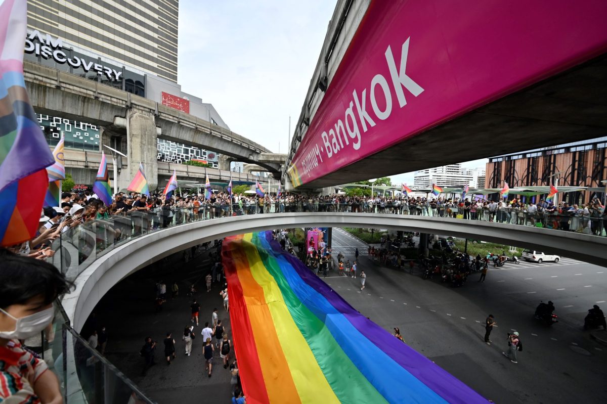 นฤมิตไพรด์ สะบัดธงสีรุ้งบนถนนแห่งความเท่าเทียม ในงาน Bangkok Pride Festival 2024 ตอกย้ำความปัง พลัง LGBTQIAN คนกว่า 2 แสนแห่แหนสร้างสีสันอลังการบนถนนพระราม