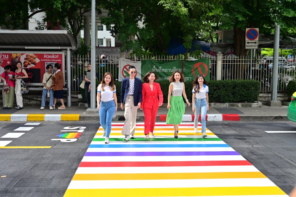 TOA ฉลอง Pride Month ด้วยสีสันความภูมิใจในความหลากหลาย กับซิกเนเจอร์ทางม้าลายสีรุ้ง @สามย่านมิตรทาวน์