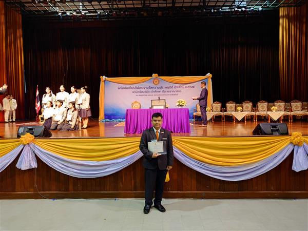 นักศึกษาวิทยาลัยดุสิตธานีรับรางวัลความประพฤติดีจากพุทธสมาคมแห่งประเทศไทย
