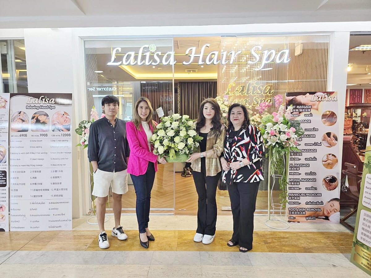 ศูนย์การค้าเอ็ม บี เค เซ็นเตอร์ มอบกระเช้าดอกไม้แสดงความยินดีร้านเปิดใหม่ Lalisa Hair Spa สปาผม นวดศรีษะผ่อนคลาย พร้อมให้บริการแล้วที่ชั้น 5 โซน B