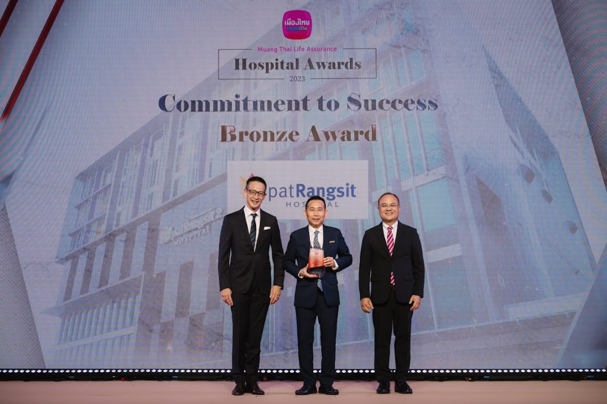 โรงพยาบาลแพทย์รังสิต คว้ารางวัล Commitment to Success Award ในงาน Muang Thai Life Assurance Hospital Awards