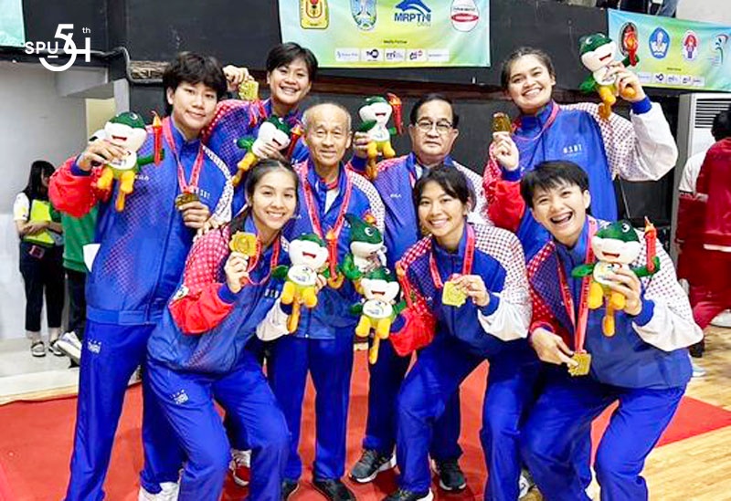 ร่วมยินดี! นักกีฬาบาสเกตบอลหญิง ม.ศรีปทุม สุดยอดคว้ารางวัลชนะเลิศ การแข่งขันกีฬามหาวิทยาลัยอาเซียน ครั้งที่ 21