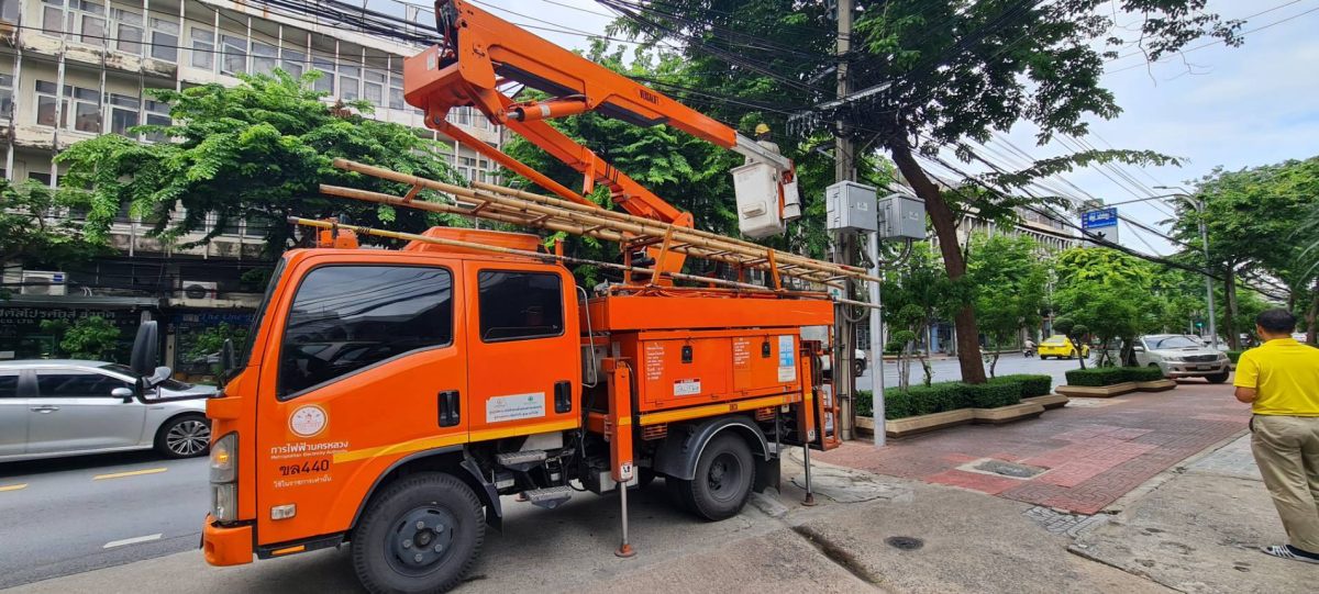 กทม. ตรวจสอบเหตุสายสื่อสารร่วงหล่นบริเวณถนนหลานหลวงประสานหน่วยงานที่เกี่ยวข้องเร่งแก้ไข