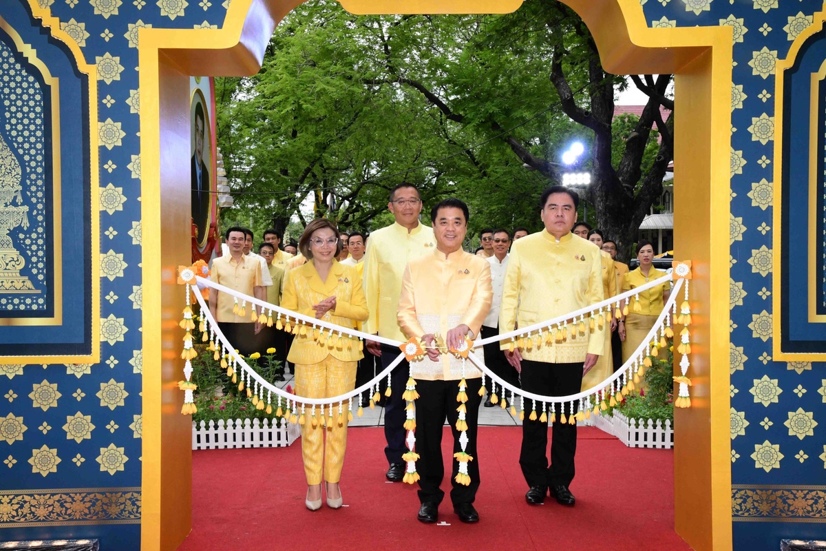 สุริยะ เปิดนิทรรศการ 72 พรรษา ทศมราชัน เฉลิมพระเกียรติพระบาทสมเด็จพระเจ้าอยู่หัว เนื่องในโอกาสพระราชพิธีมหามงคลเฉลิมพระชนมพรรษา 6 รอบ 28 กรกฎาคม 2567