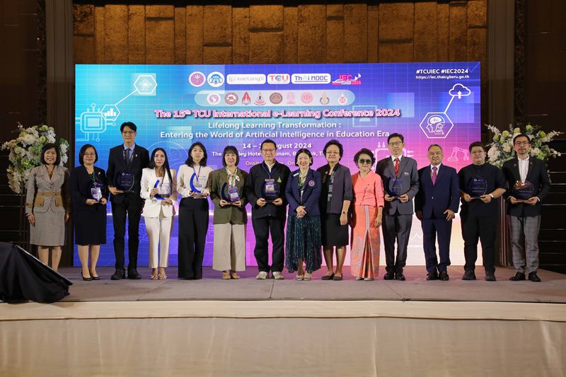 มหาวิทยาลัยศรีปทุม คว้ารางวัล Thai MOOC Award 2024 วิชาเทคโนโลยีเสริมการสอน ในยุค Digital ตอกย้ำผู้นำด้านการศึกษาออนไลน์