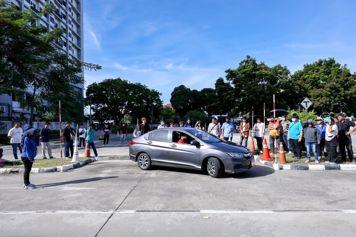 บริดจสโตนร่วมกับกรมการขนส่งทางบก สานต่อการขับขี่อย่างปลอดภัยและยั่งยืน เปิดรับสมัครอบรมเสริมความรู้แก่ผู้ขอรับใบอนุญาตขับรถยนต์ช่วงปลายปี วันเสาร์-อาทิตย์ ฟรี!