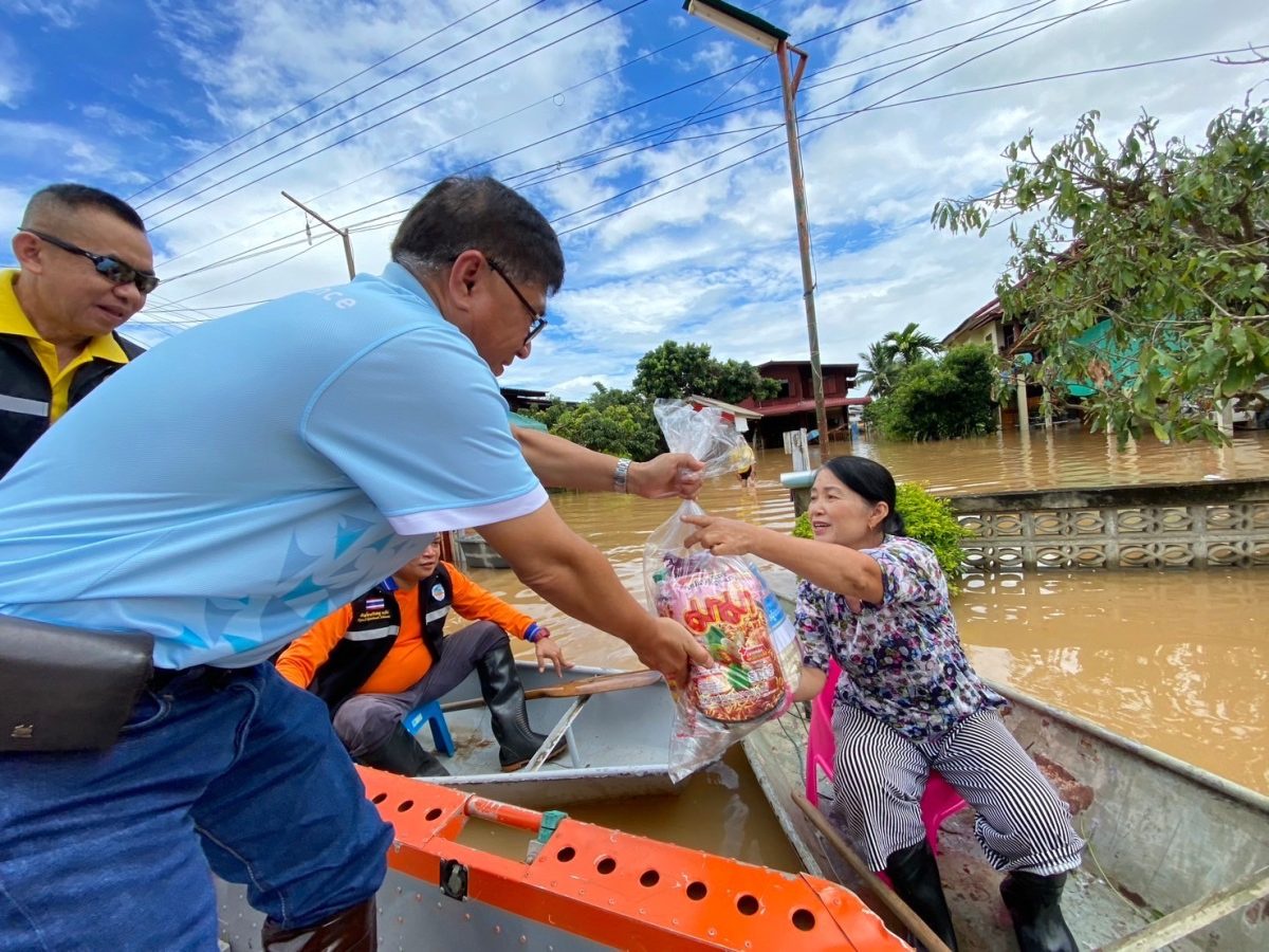 ฟอลคอนประกันภัยร่วมสมทบทุนกับมูลนิธิดอยเวียงแก้ว พร้อมลงพื้นที่ช่วยเหลือผู้ประสบภัยน้ำท่วมในพื้นที่ จ. เชียงราย