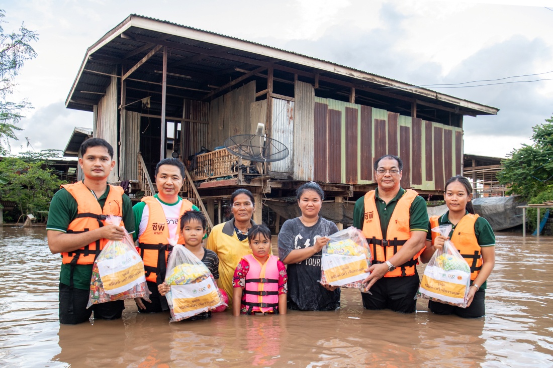 น้ำใจไม่มีหมด. จิตอาสาซีพีเอฟ-บริษัทในเครือซีพี ร้อยเรียงความดี ช่วยอุทกภัยพื้นที่ จ.สุโขทัย