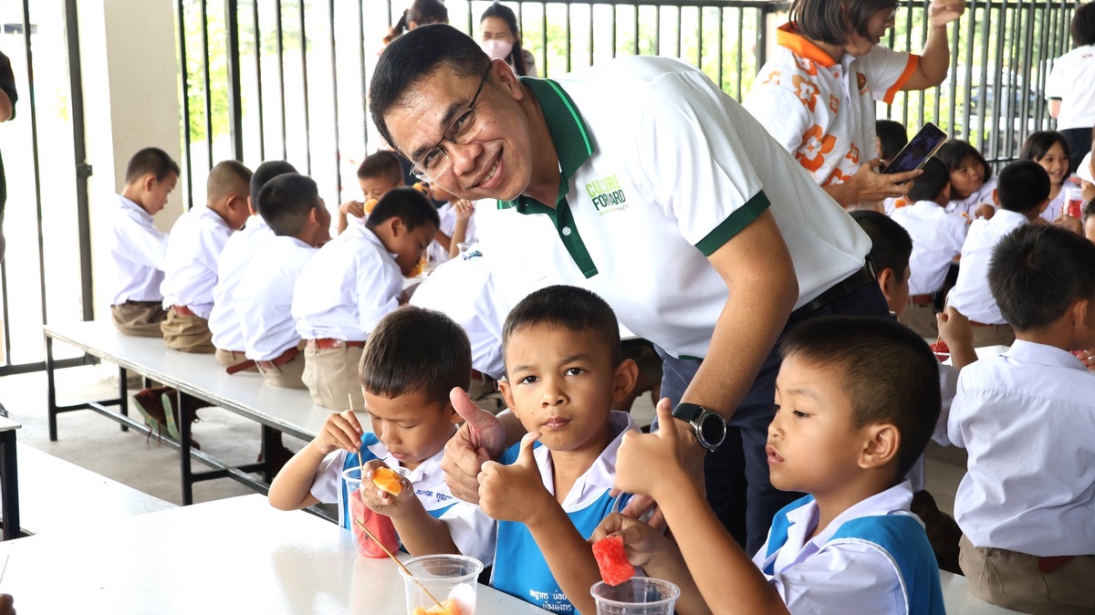 เมล็ดพันธุ์ตราศรแดง จับมือ มูลนิธิเมเจอร์แคร์ ใน โครงการปลูกผัก สร้างสุข สร้างรายได้ หนุนนักเรียนเรียนรู้การปลูกผักปลอดสารพิษ ฝึกทักษะต่อยอดสร้างอาชีพ