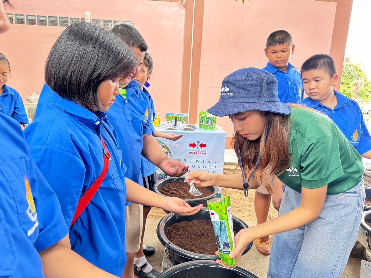 เมล็ดพันธุ์ตราศรแดง จับมือ มูลนิธิเมเจอร์แคร์ ใน โครงการปลูกผัก สร้างสุข สร้างรายได้ หนุนนักเรียนเรียนรู้การปลูกผักปลอดสารพิษ ฝึกทักษะต่อยอดสร้างอาชีพ