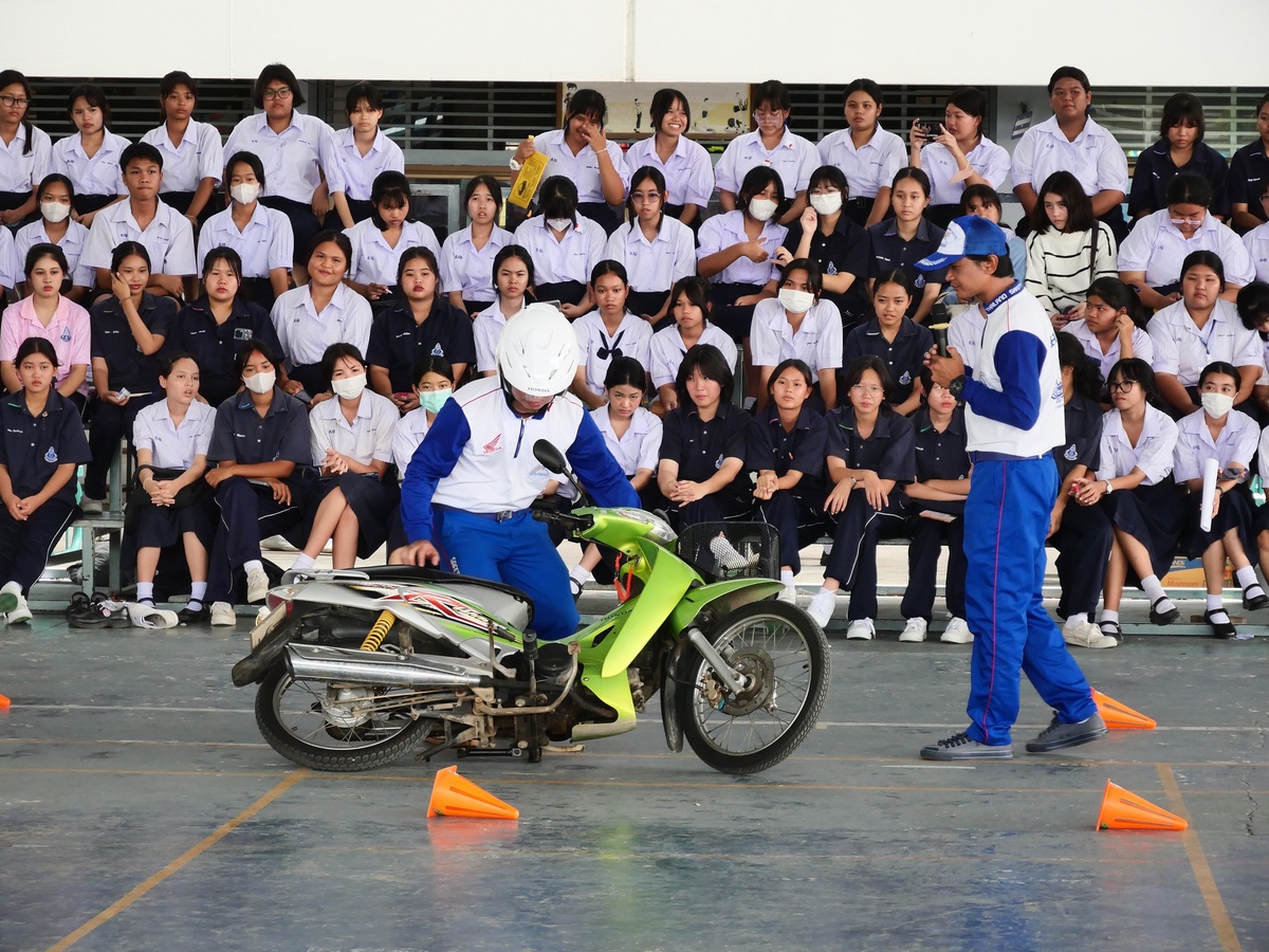 ที ลีสซิ่ง จับมือ ศรีประจันต์วัฒนยนต์ จัดอบรม ขับขี่ปลอดภัย ร่วมใจลดมลพิษ โรงเรียนสงวนหญิง จ.สุพรรณบุรี