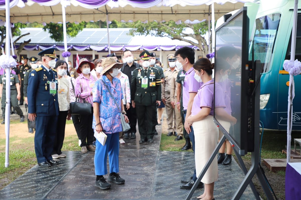 หัวเว่ย ประเทศไทย น้อมเกล้าน้อมกระหม่อมถวายอุปกรณ์เทคโนโลยีห้องเรียนอัจฉริยะ พร้อมนำโครงการดิจิทัลบัสสู่สุรินทร์ มุ่งลดความเหลื่อมล้ำด้านการศึกษาในพื้นที่ถิ่นทุรกันดาร