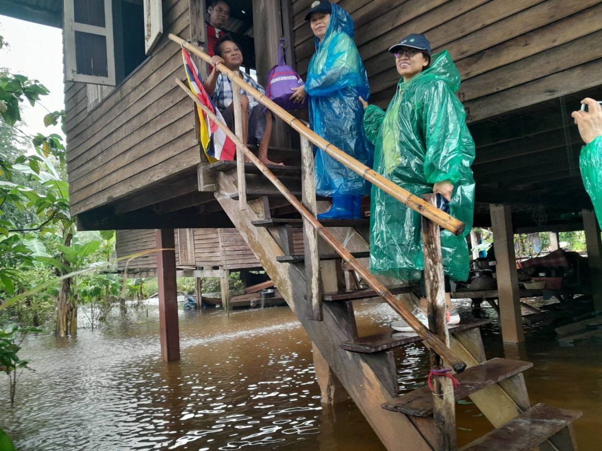 ด้วยรักและห่วงใยจากใจ กระทรวงแรงงาน รวมน้ำใจช่วยเหลือผู้ประสบภัยน้ำท่วม จังหวัดหนองคาย