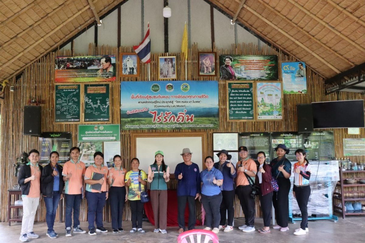 สำนักงานส่งเสริมและพัฒนาการเกษตรที่ 2 จังหวัดกาญจนบุรี ติดตามการดำเนินงานศูนย์เรียนรู้การเพิ่มประสิทธิภาพการผลิตสินค้าเกษตร(ศพก.) จังหวัดกาญจนบุรี