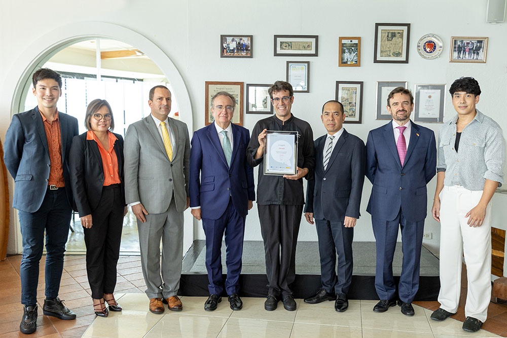 คงคุณภาพอย่างต่อเนื่อง ห้องอาหารอูโนมาสได้รับรางวัล Restaurantes de Espa?a Award 2024 โดยสถาบัน Spanish Institute for Foreign Trade