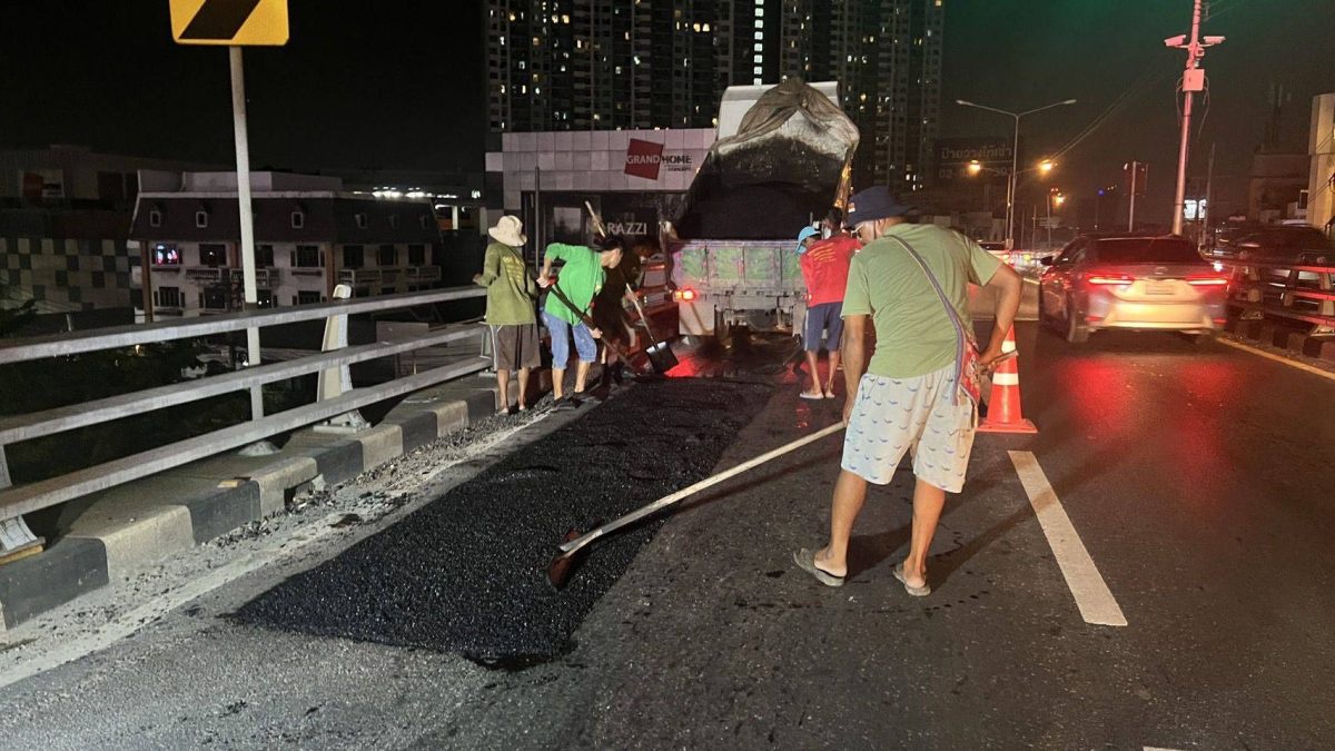 กทม. เร่งซ่อมแซมผิวจราจรสะพานข้ามแยกพงษ์เพชร-หาแนวทางป้องกันกวดขันรถบรรทุกใช้สะพาน