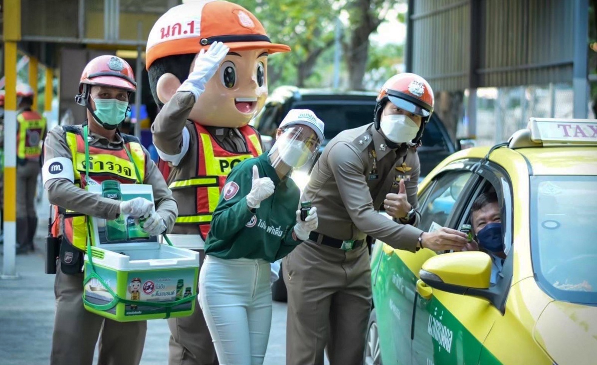 BRAND'S Essence of Chicken Collaborates with Highway and Traffic Police Through the project Brain Fatigue, Don't Drive, Take a Break and Drink BRAND'S, distributing over 45,000 bottles of chicken essence at 7 major road locations to help reduce accide