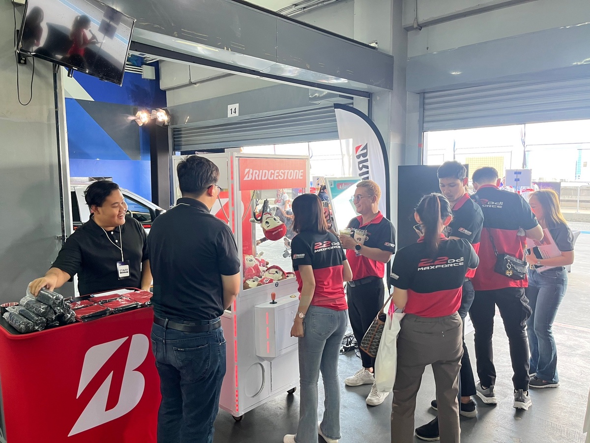 Bridgestone Joins Isuzu's the Future Diesel Engine Launch Event New! 2.2 Ddi MAXFORCE and New! 3.0 Ddi MAXFORCE The FORCE of FUTURE