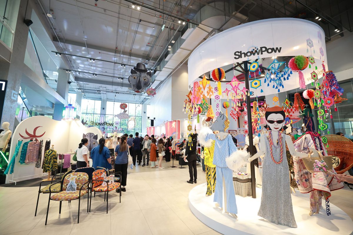 รมว.เอกนัฏ โชว์ ดีพร้อม หนุนซอฟต์พาวเวอร์แฟชั่นไทย ในงาน ShowPow ต้อนรับปีใหม่ ส่งเสริมอัตลักษณ์ท้องถิ่น นำภูมิปัญญาไทยสู่สากล