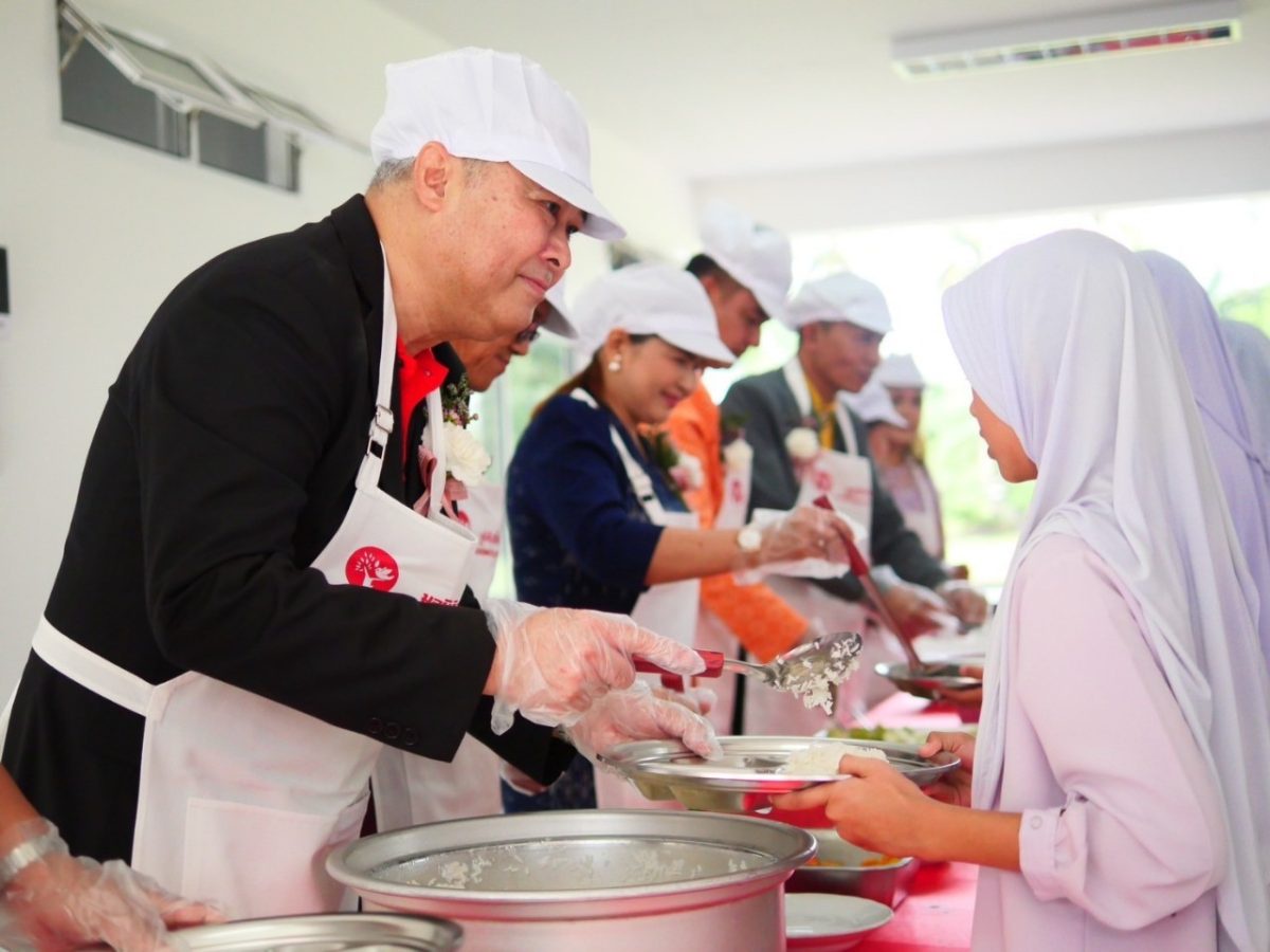 มูลนิธิอายิโนะโมะโต๊ะ ส่งมอบอาคารโรงอาหารอายิโนะโมะโต๊ะ ให้แก่ โรงเรียนบ้านดอนมะกอก จังหวัดสุราษฎร์ธานี