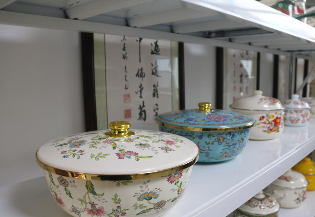 Rustic Enamelware Becomes International Darling in Shandong's Yinan