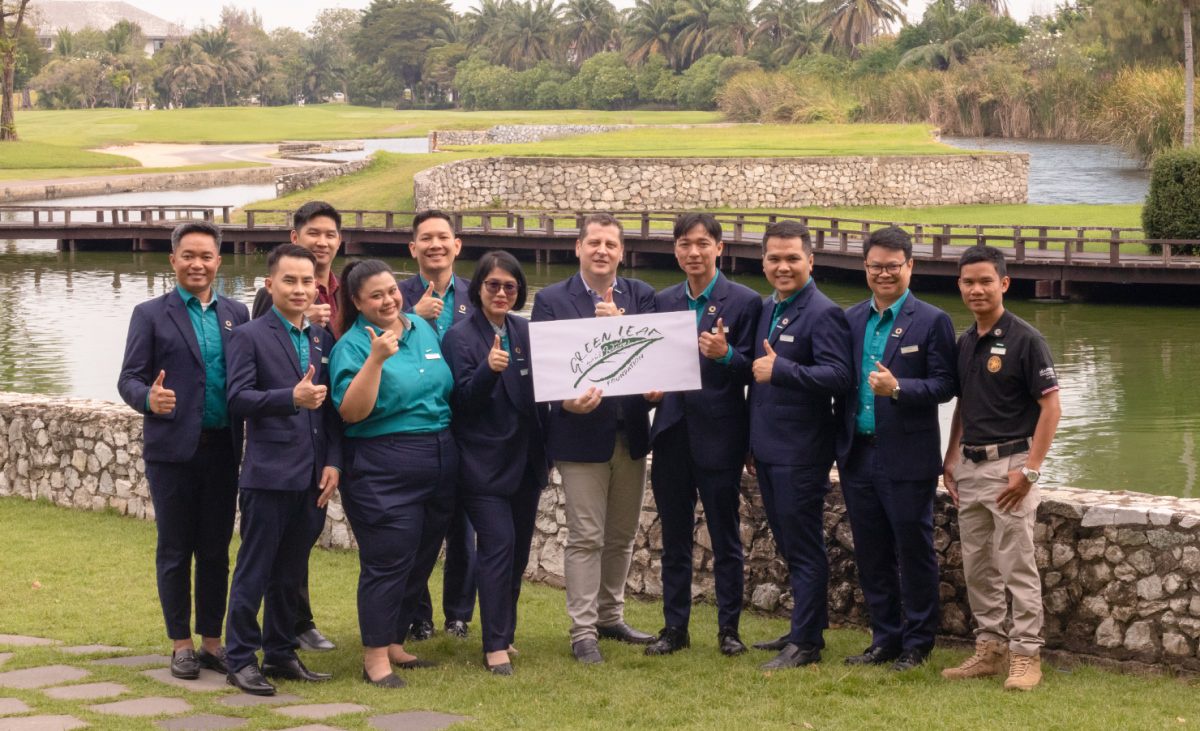 Le Meridien Suvarnabhumi, Bangkok Golf Resort and Spa to receive the Green Leaf Certificate.