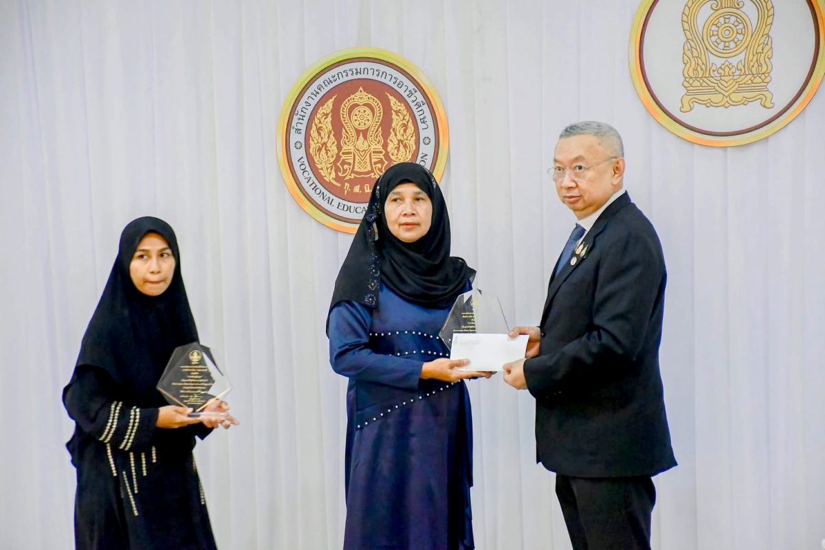 คุรุสภามอบ รางวัลถิรคุณ ยกย่องเชิดชูเกียรติ 2 ครูตชด.พ่อลูกผู้เสียสละ มีอุดมการณ์และจิตวิญญาณในวิชาชีพครู