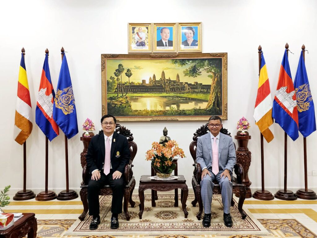 อธิการบดีจุฬาฯ พบรัฐมนตรีศึกษาฯ กัมพูชา ศิษย์เก่าครุศาสตร์ กระชับความสัมพันธ์และบูรณาการความรู้เพื่อเยาวชนในภูมิภาคพนมเปญ