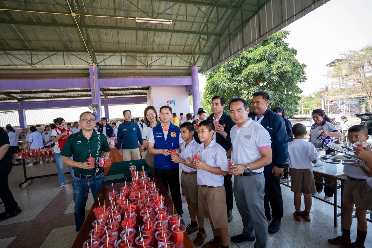 เมล็ดพันธุ์ตราศรแดง จับมือ มูลนิธิเมเจอร์แคร์ เดินหน้า โครงการปลูกผัก สร้างสุข สร้างรายได้