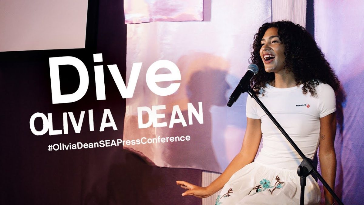 Olivia Dean ร้องสดคลิปเต็ม Dive, The Hardest Part Acoustic Live ในไทย ทำทุกคนตกอยู่ในภวังค์ ในงาน SEA Press Conference in Bangkok