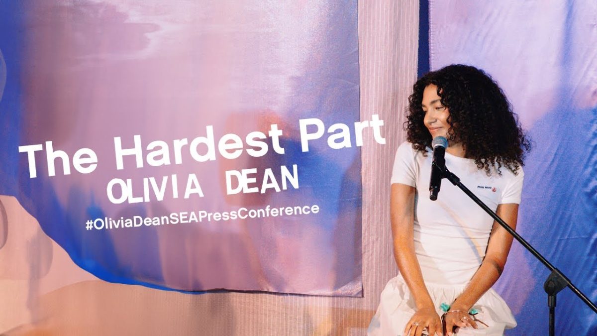 Olivia Dean ร้องสดคลิปเต็ม Dive, The Hardest Part Acoustic Live ในไทย ทำทุกคนตกอยู่ในภวังค์ ในงาน SEA Press Conference in Bangkok